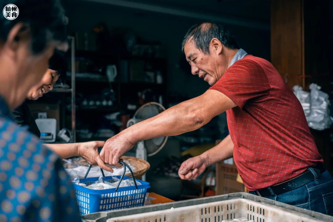 藏在西兴老街的宝藏豆腐干，接力77年的经典味道