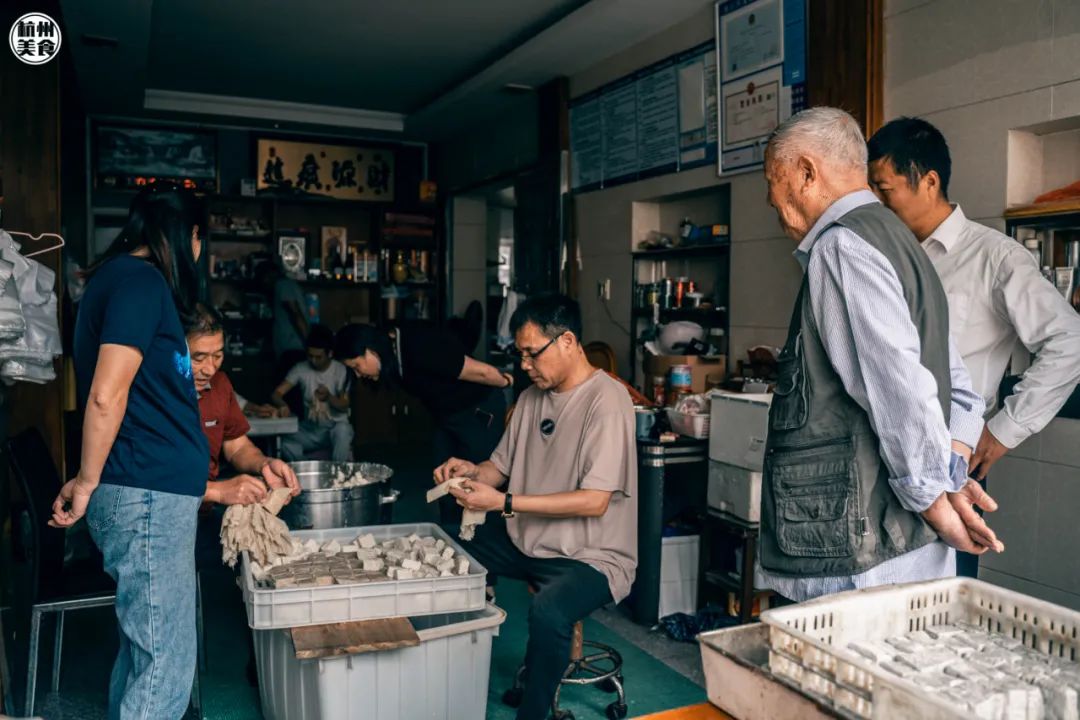 藏在西兴老街的宝藏豆腐干，接力77年的经典味道